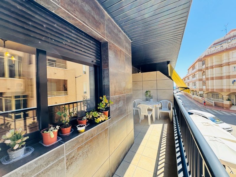 Sonniges Apartment mit Terrasse und Meerblick