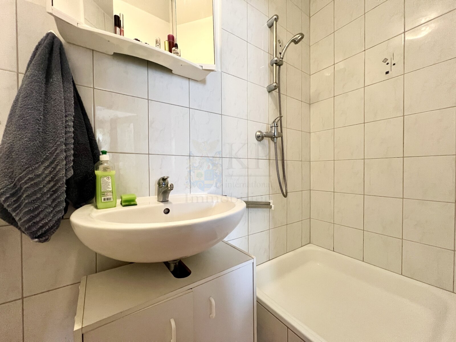 BURGALTENDORF: KLEINES 1-ZIMMER-APP MIT DUSCHBAD UND PANTRYKÜCHE