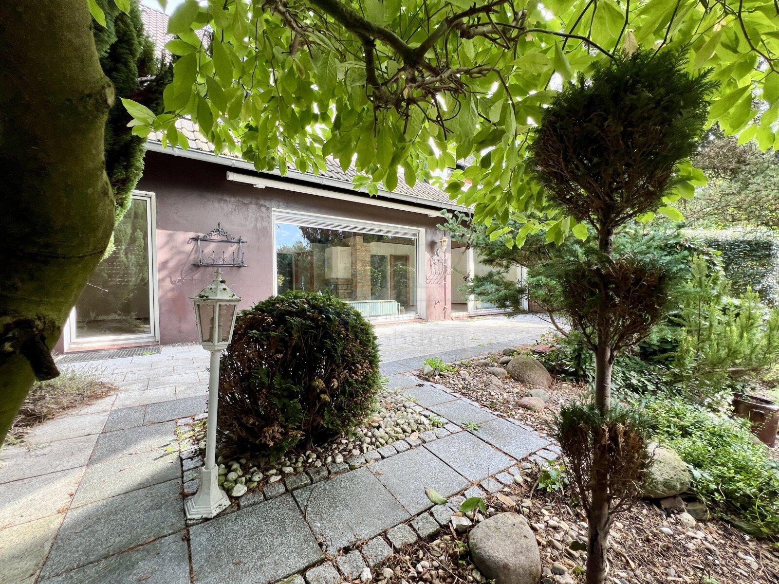 BURGALTENDORF: GROSSZUEGIGE ETW MIT WEITERER ELW, GARTEN UND GARAGE