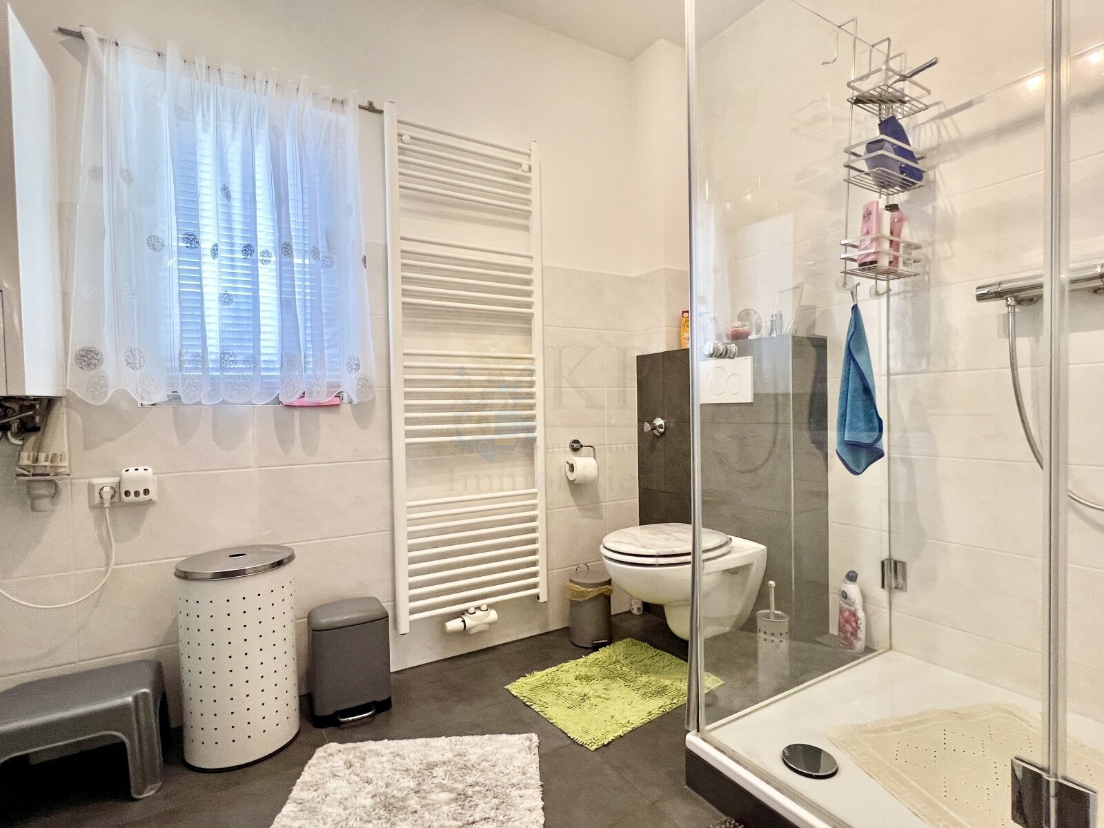 ERBENHEIM: GROSSZÜGIGES ANWESEN MIT SCHEUNE IN RUHIGER ZENTRUMSLAGE