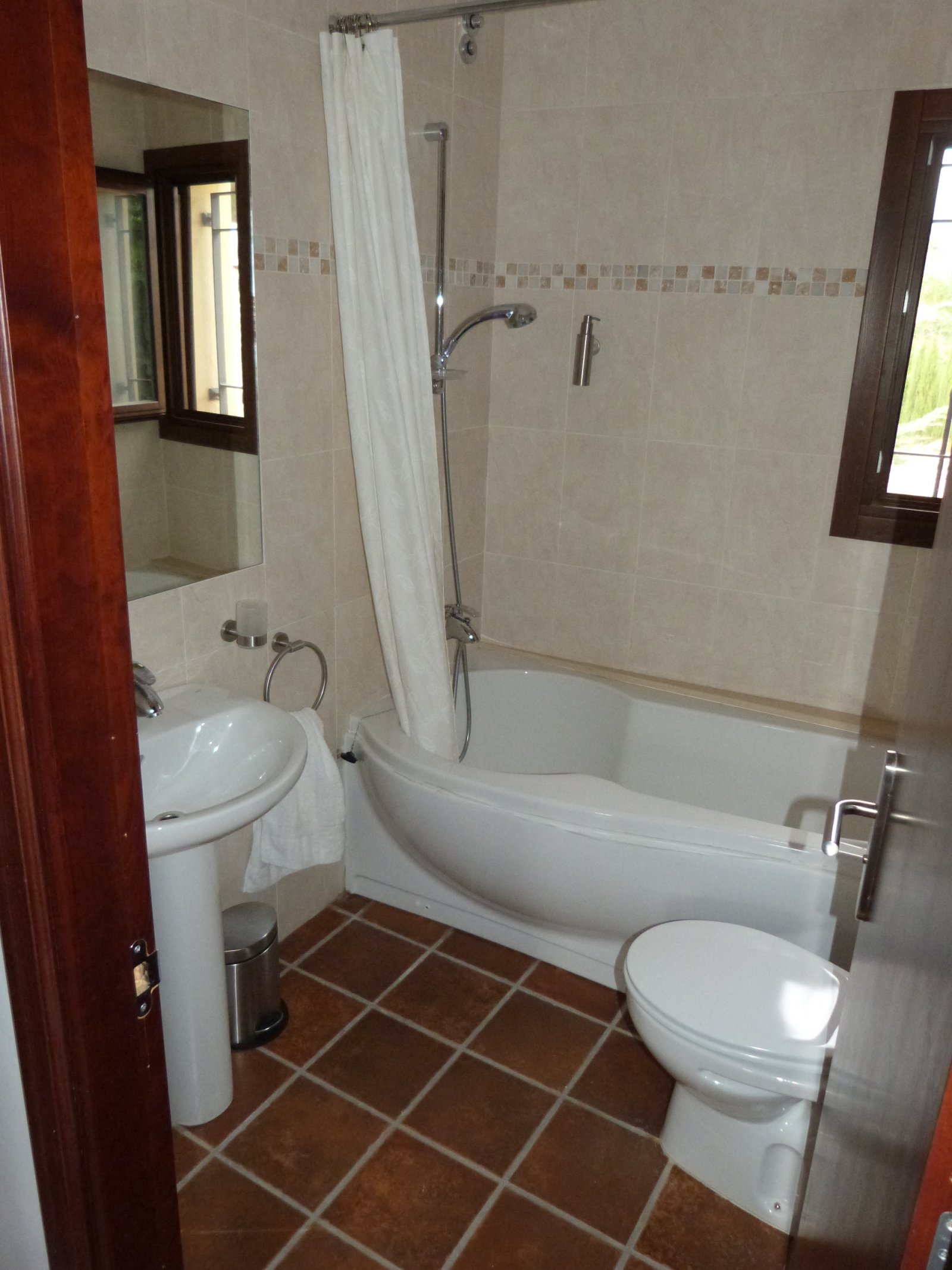 Exklusive Landimmobilie mit Pool, Natur & Panoramaausblick