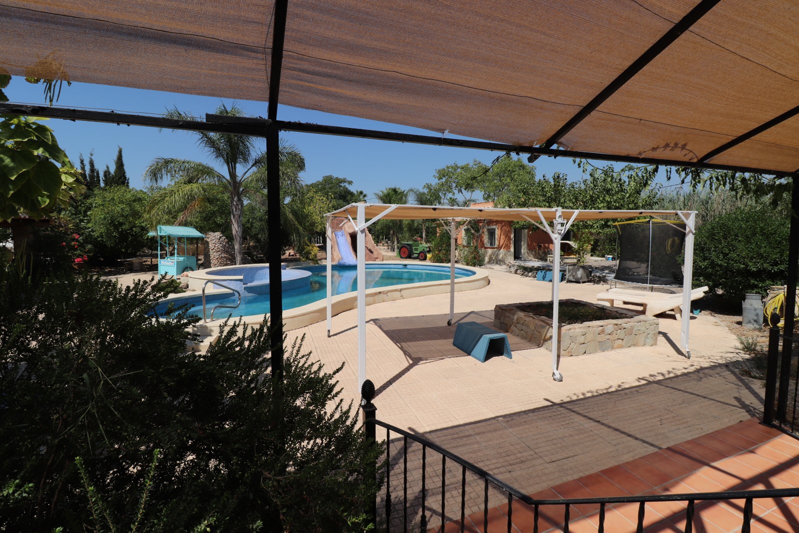 Exklusive Landresidenz mit Pool, BBQ-Bereich und herrlichen Ausblicken