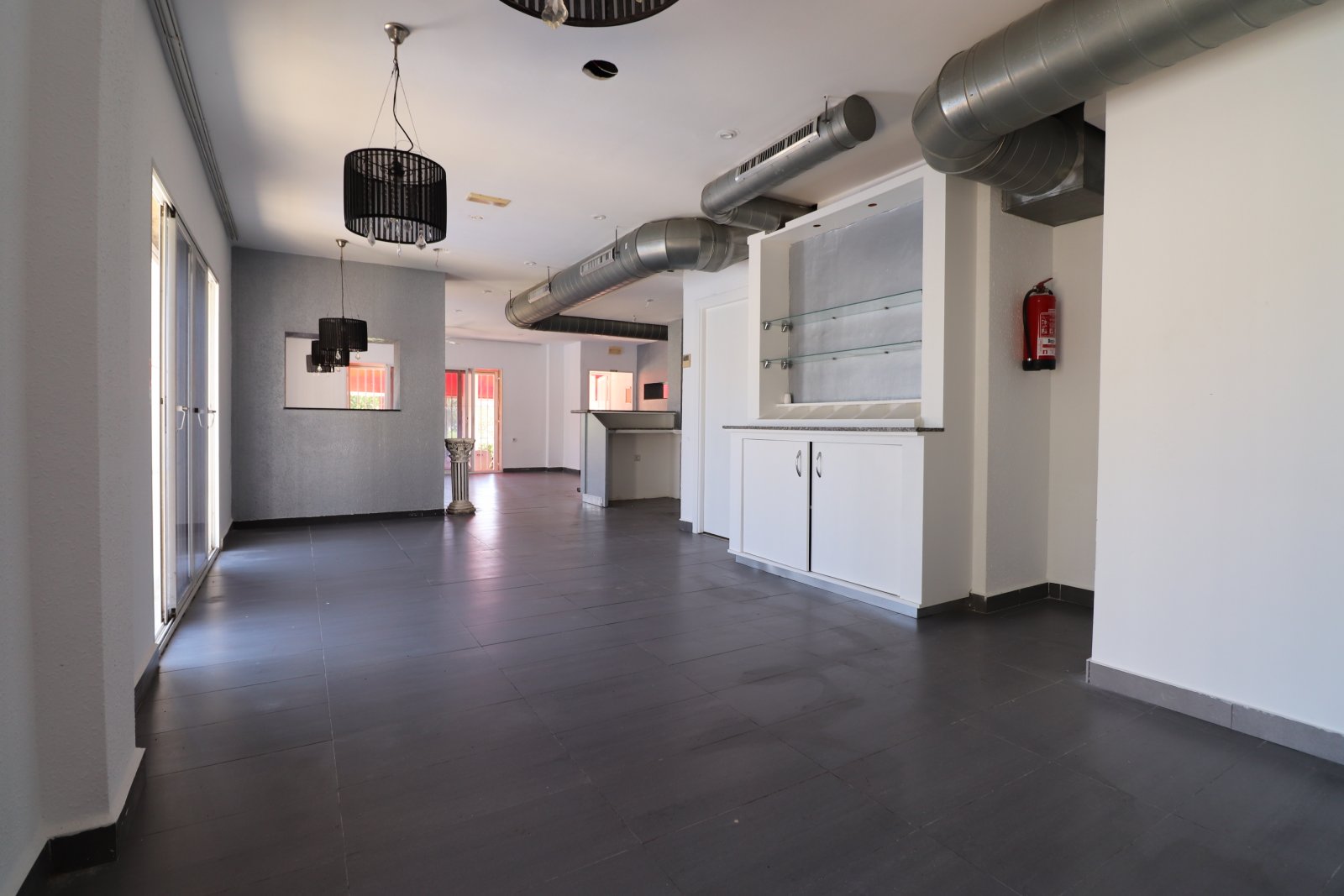 Stilvolles Gastroobjekt mit Golf- und Poolblick