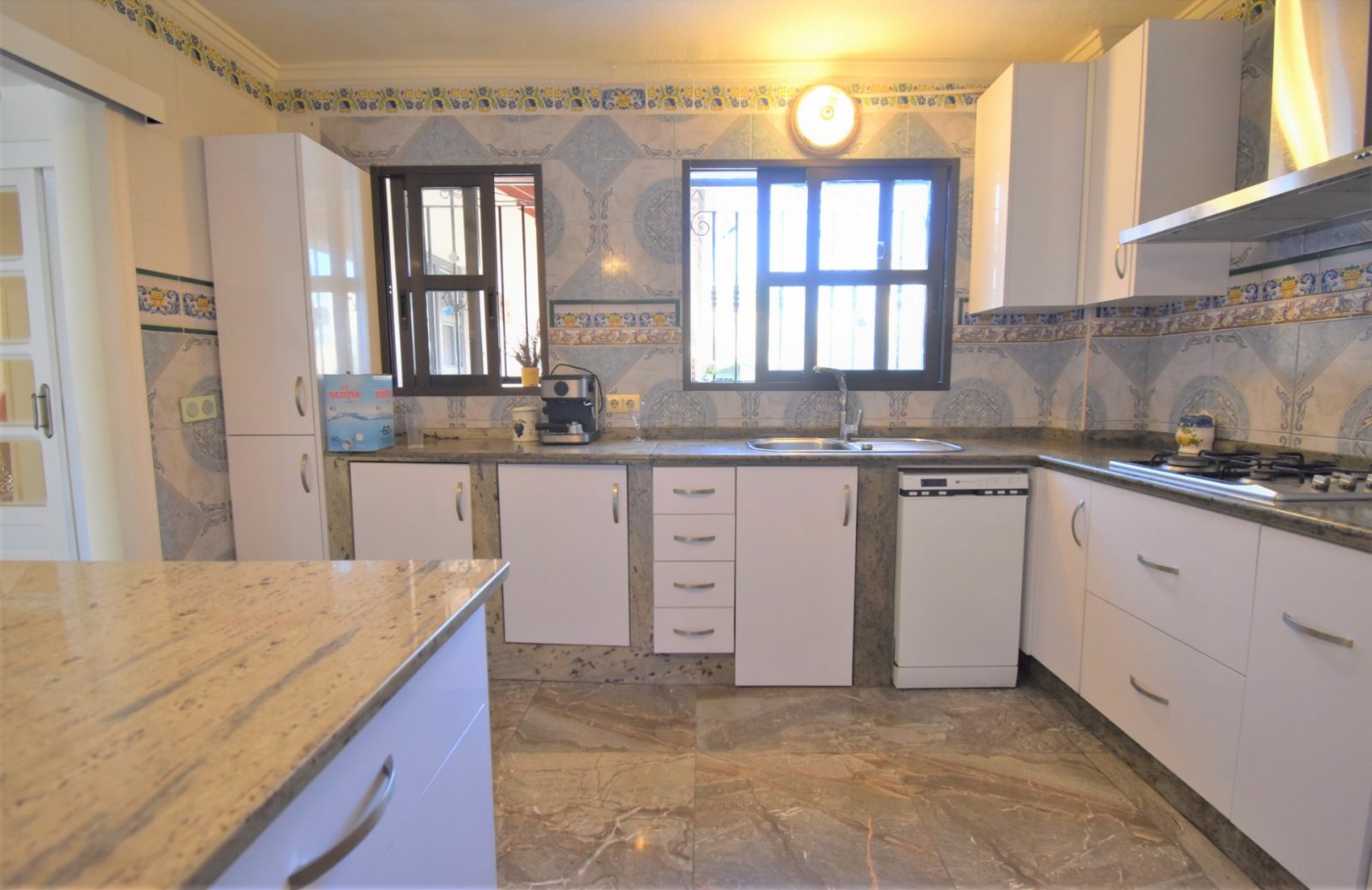 Sonnige Villa mit großzügiger Terrasse