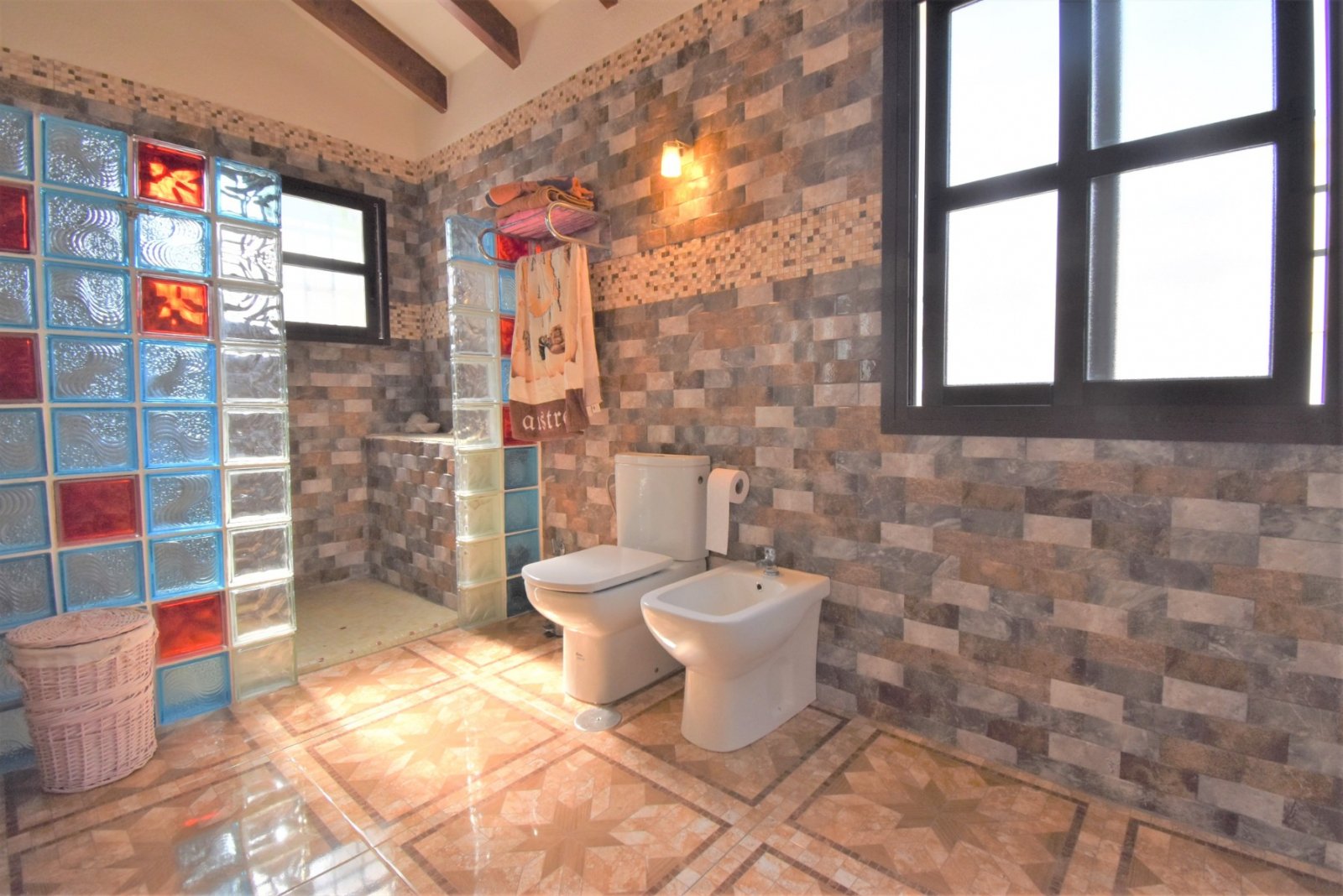 Sonnige Villa mit großzügiger Terrasse