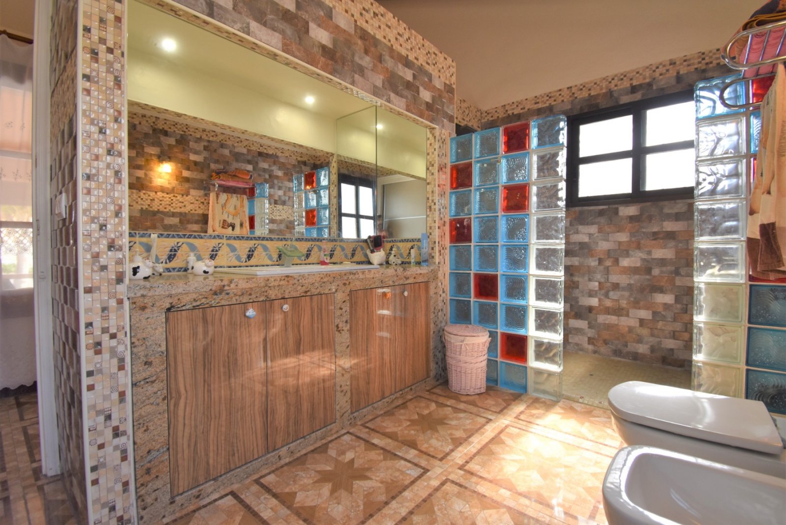 Sonnige Villa mit großzügiger Terrasse