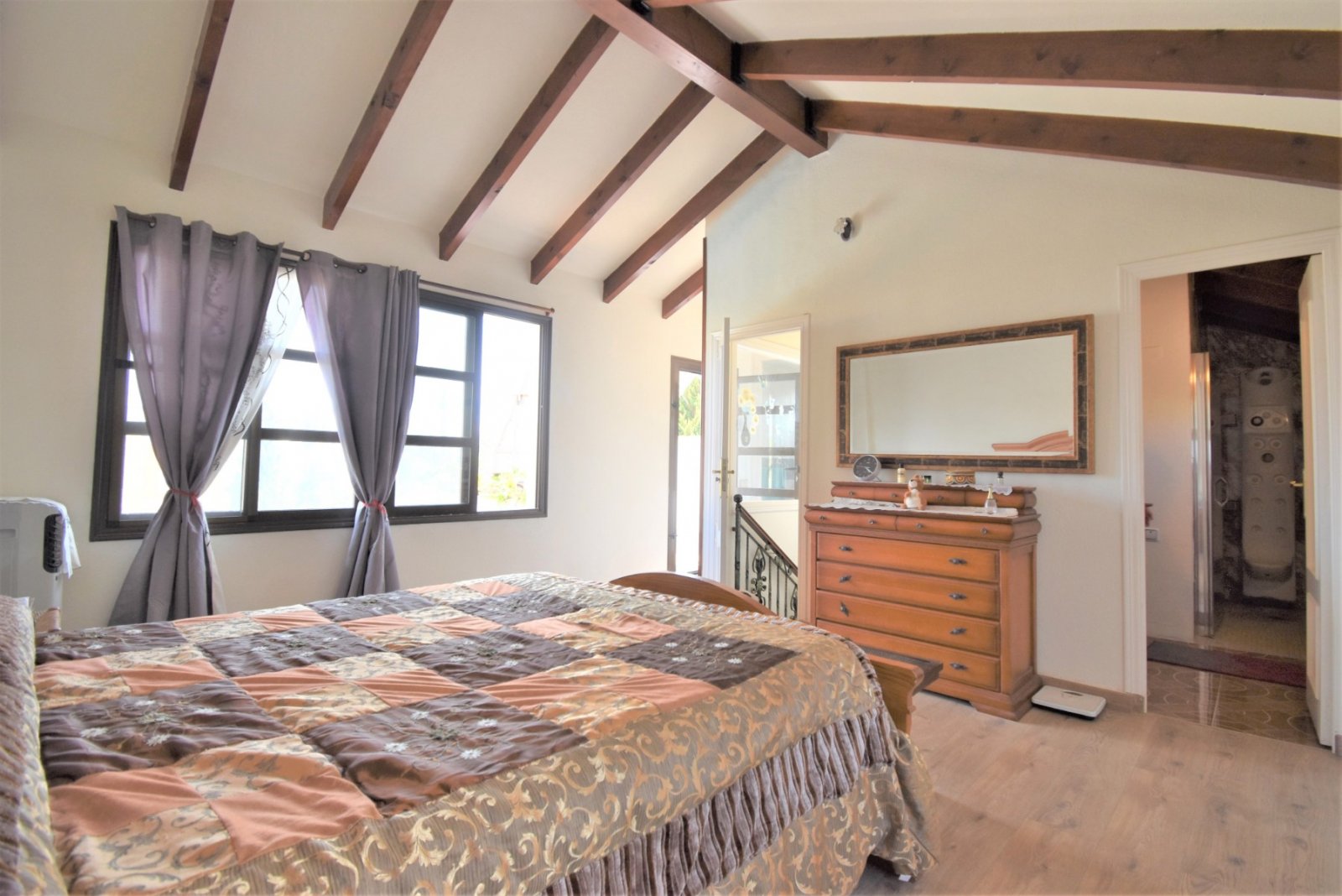 Sonnige Villa mit großzügiger Terrasse