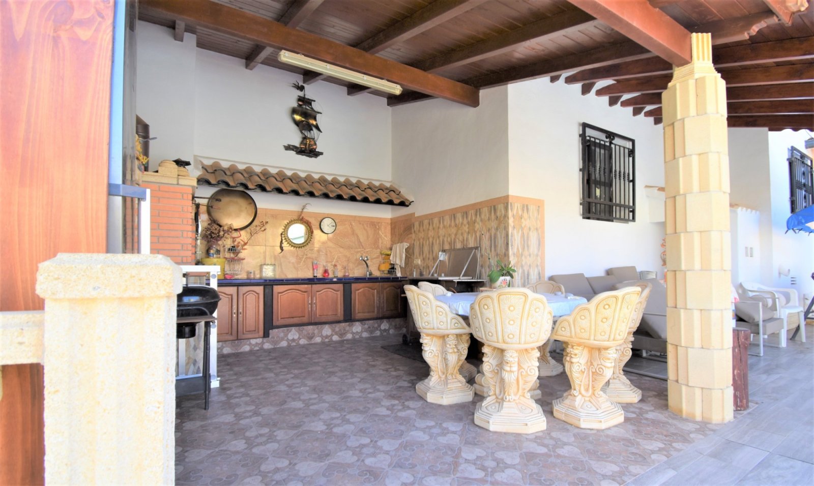 Sonnige Villa mit großzügiger Terrasse