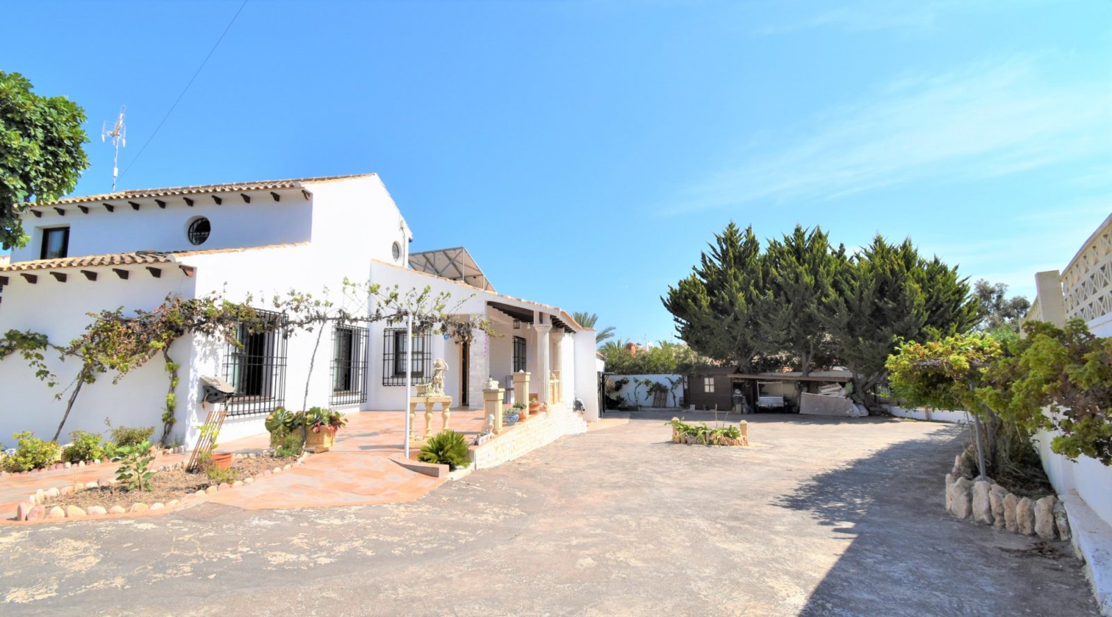 Sonnige Villa mit großzügiger Terrasse