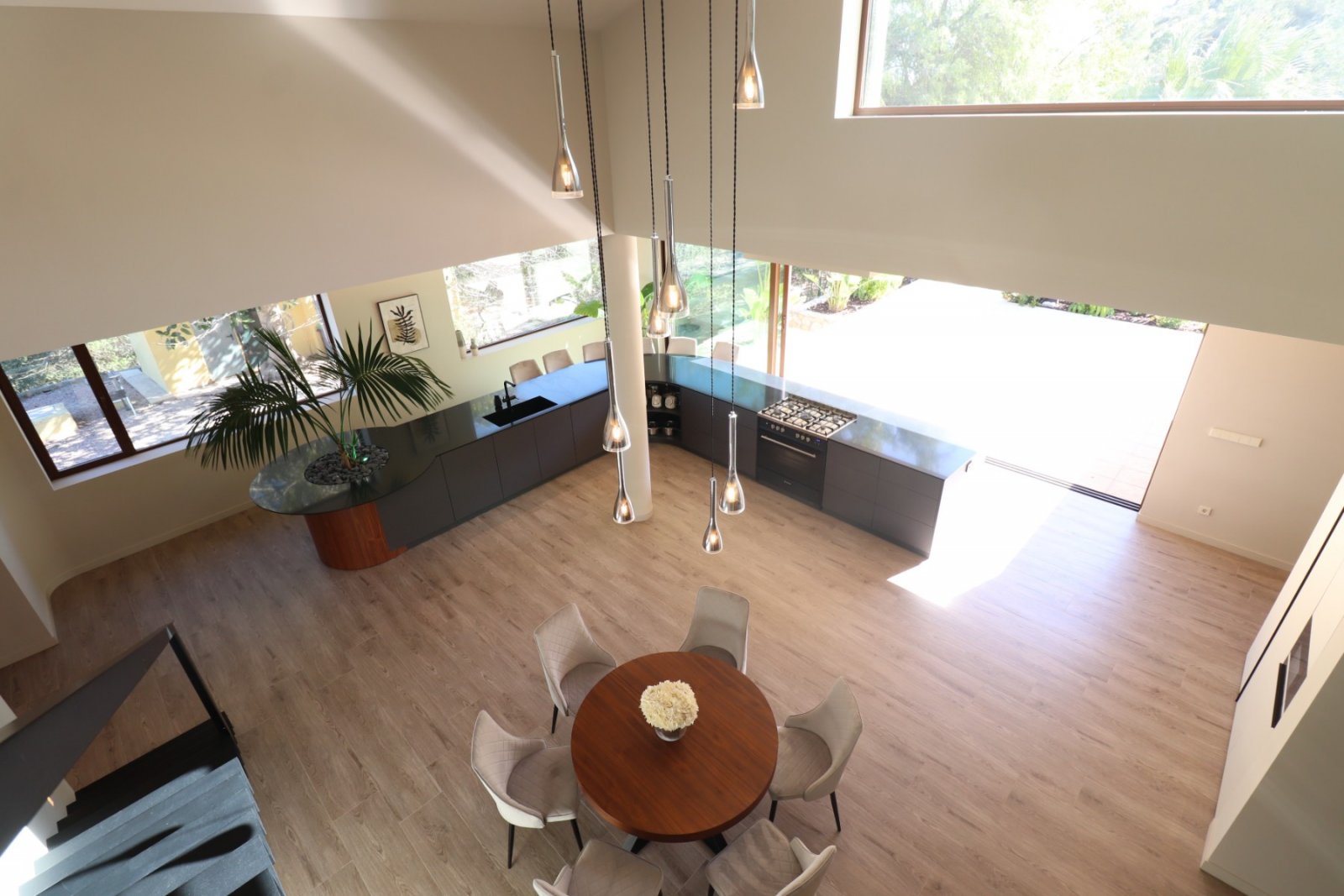 Exklusive Landvilla mit Pool & Outdoor-Küche