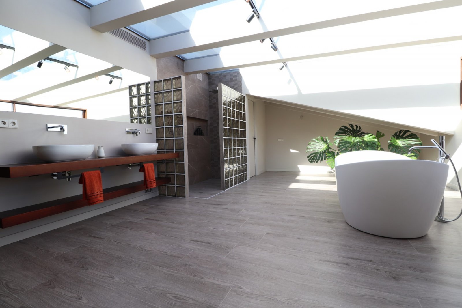 Exklusive Landvilla mit Pool & Outdoor-Küche