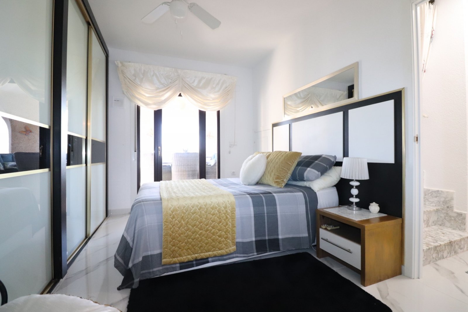 Luxusresidenz mit Garten, Pool und BBQ