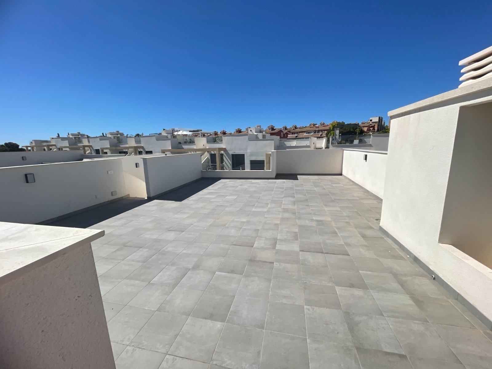 Helles Eckapartment mit großzügigem Dachterrassenbereich