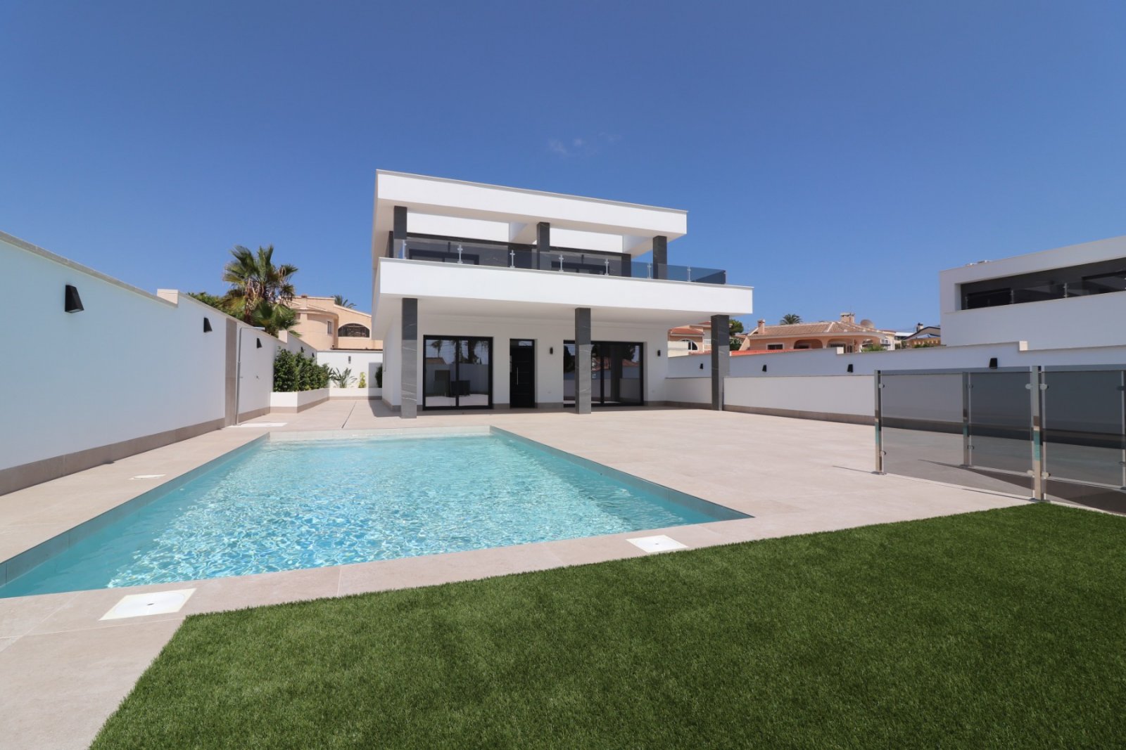 Ciudad Quesada: Exklusive Luxusvilla mit privatem Pool und traumhaften Terrassen 