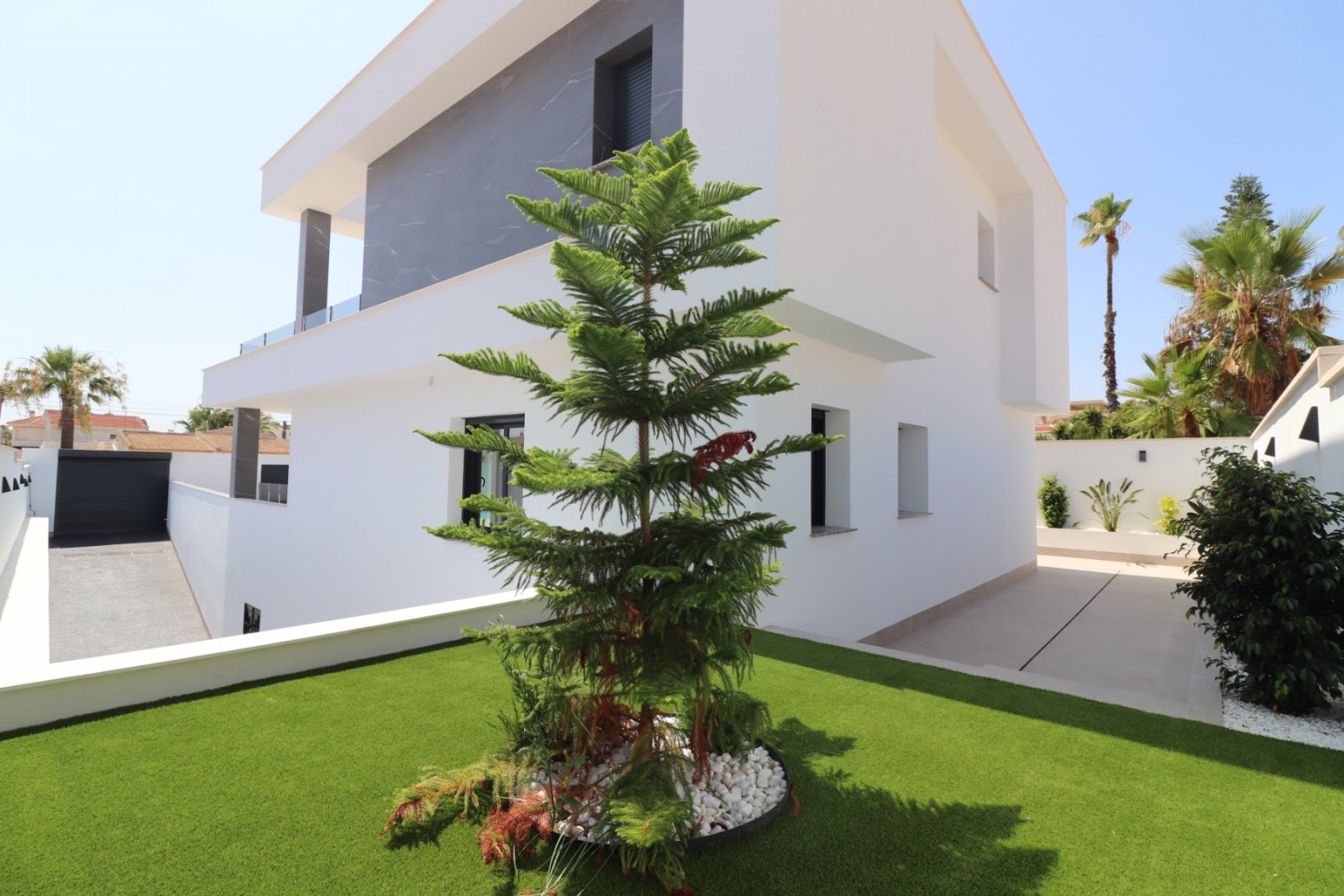 Exklusive Luxusvilla mit privatem Pool und traumhaften Terrassen