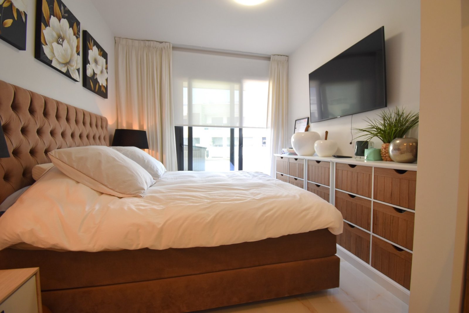 Modernes Apartment mit großer Terrasse, Pool & Meerblick