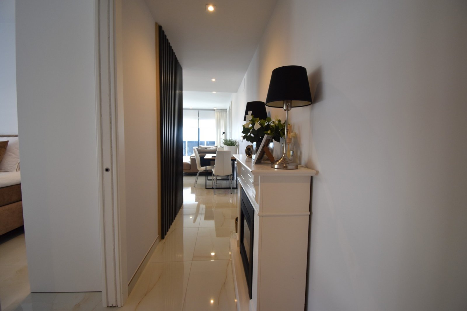 Modernes Apartment mit großer Terrasse, Pool & Meerblick