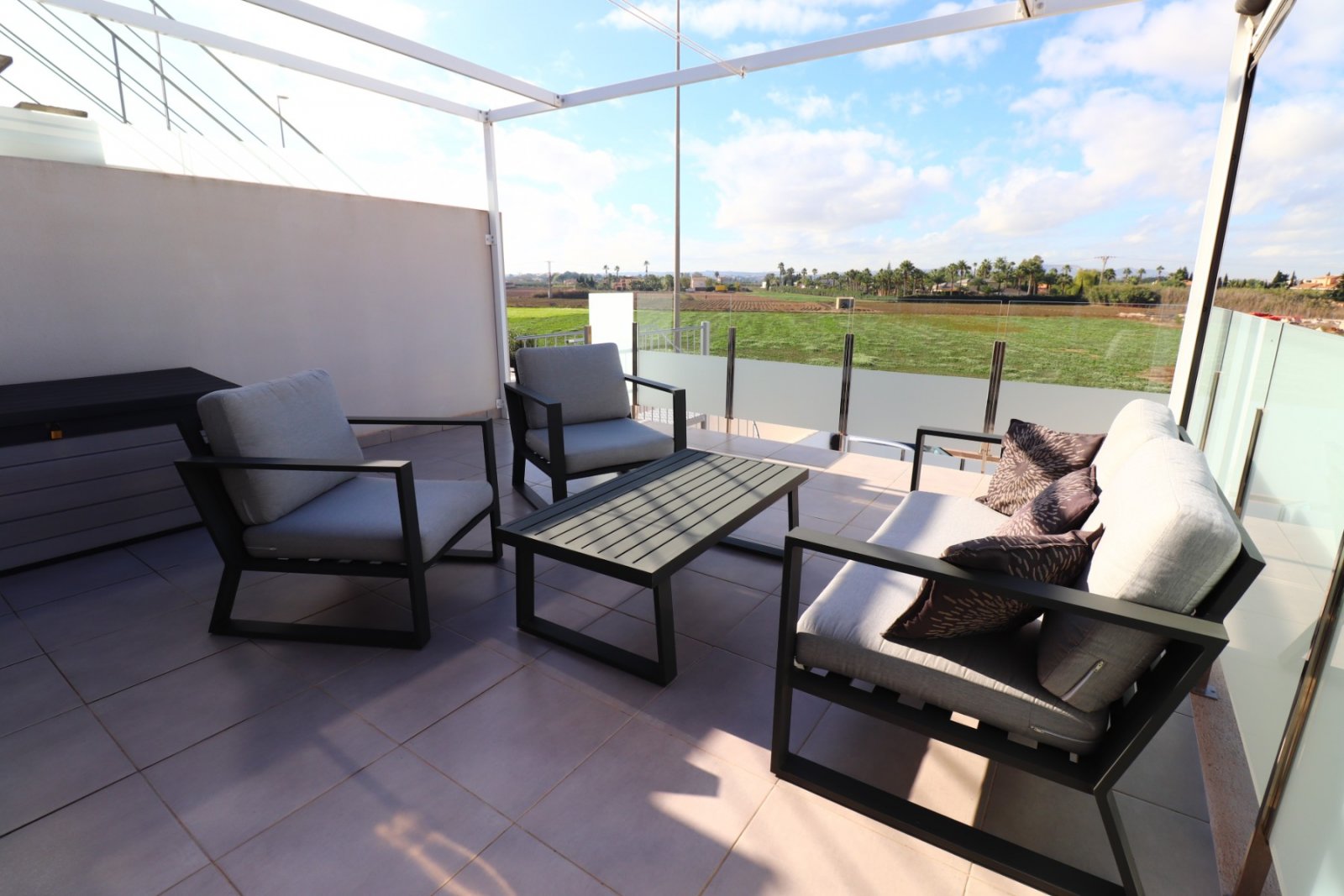 Sonnige Villa mit privatem Pool und Panorama