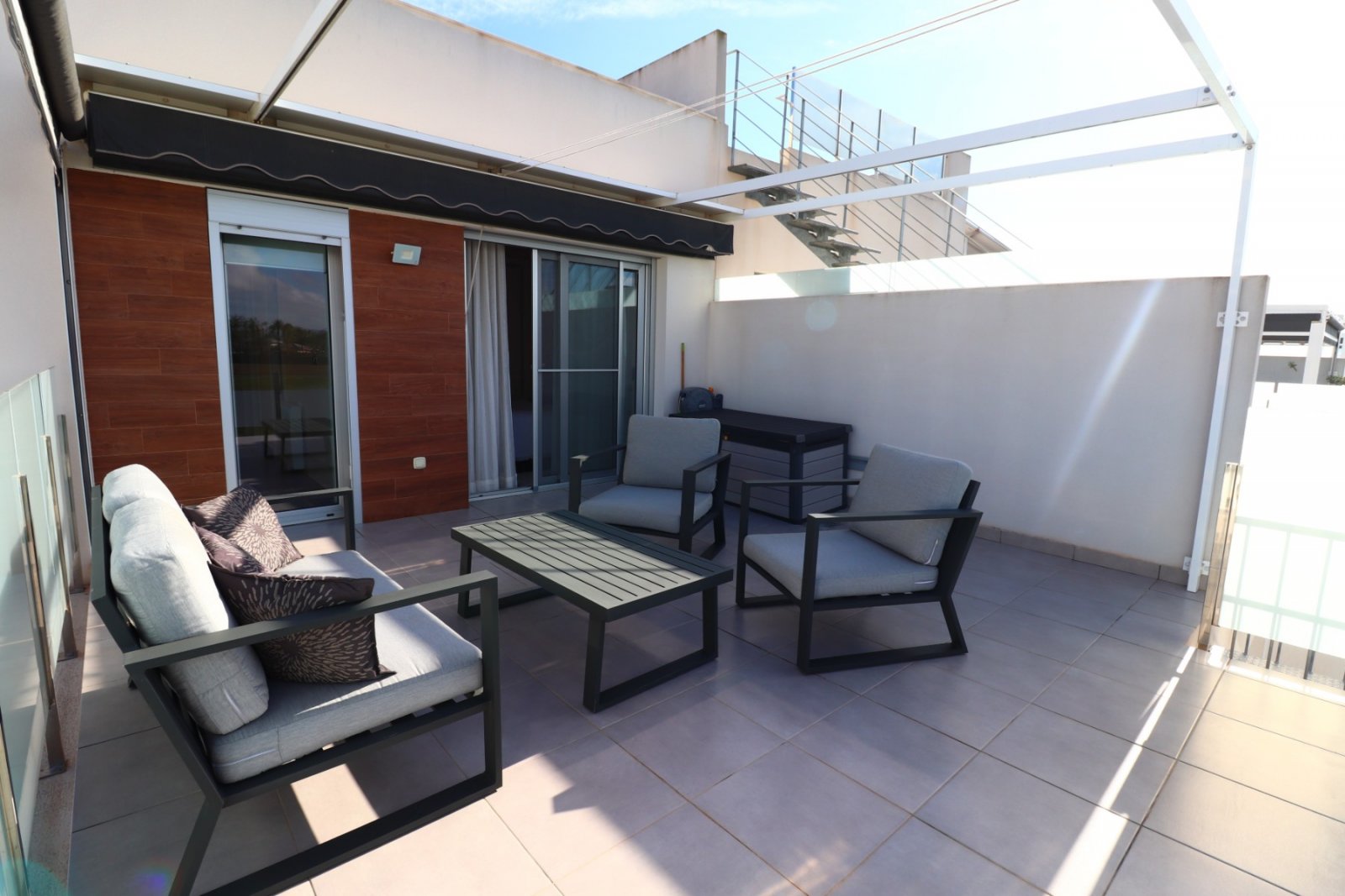 Sonnige Villa mit privatem Pool und Panorama