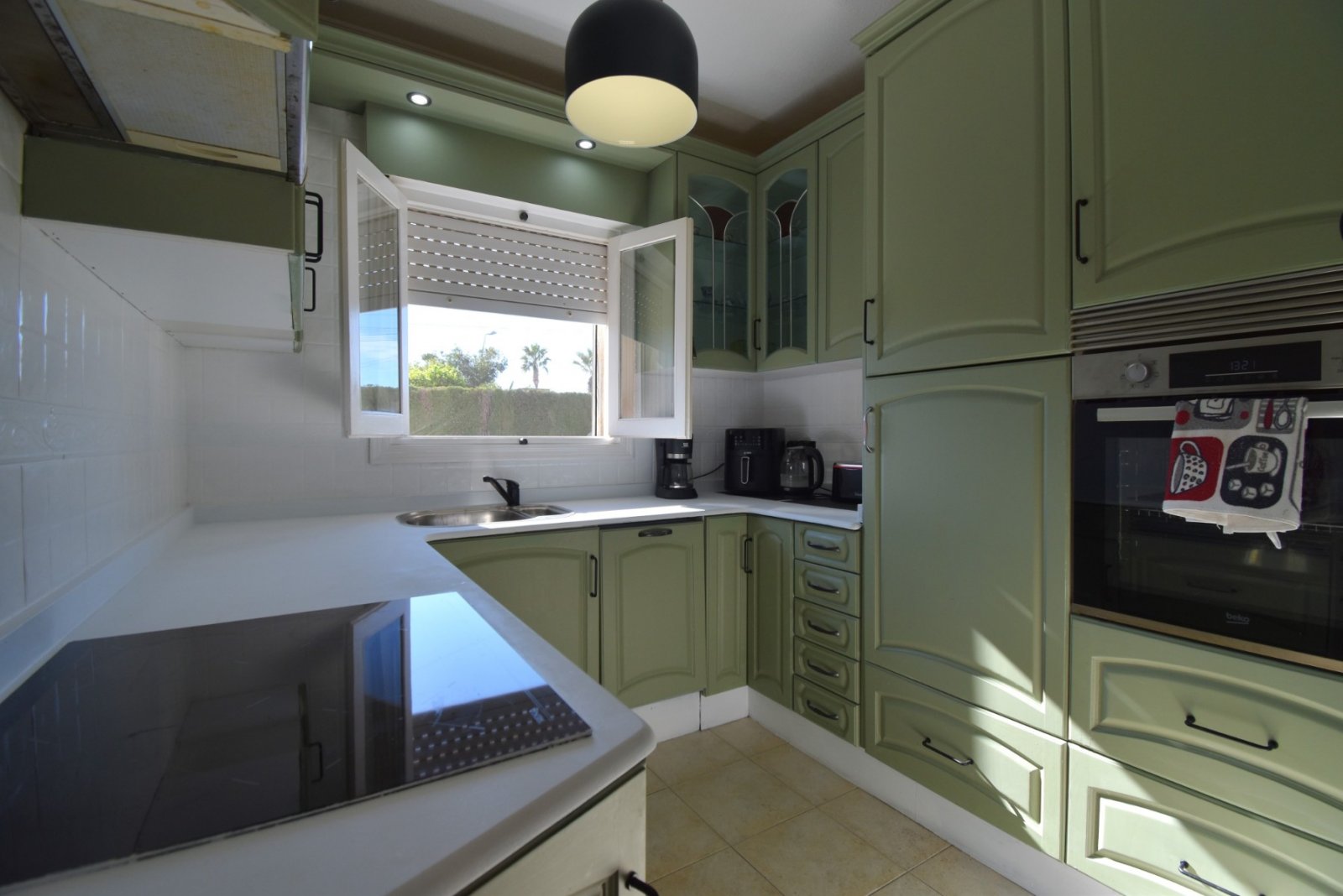 Mediterraner Lebensstil mit Privatsphäre und Pool