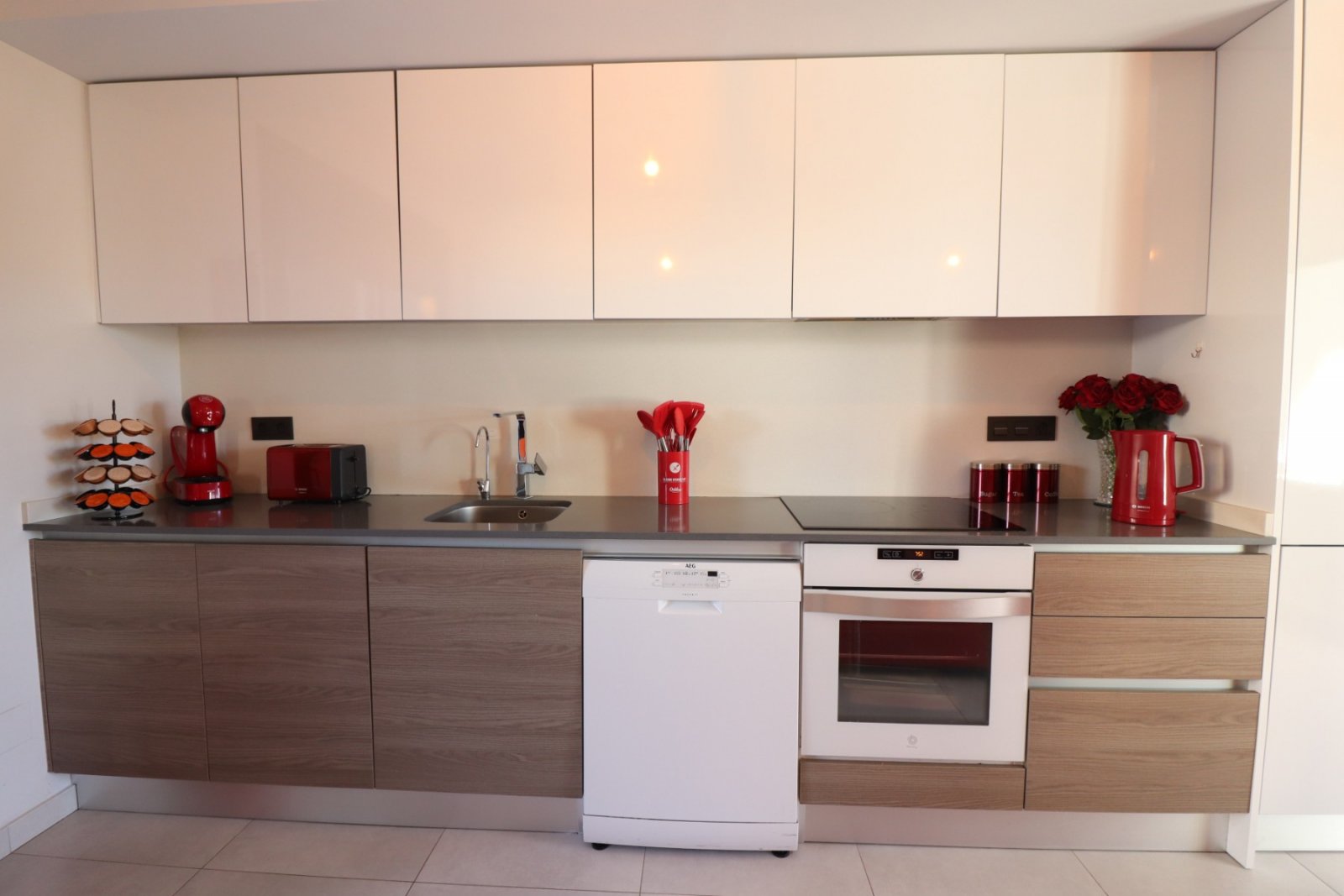 Modernes Apartment mit sonnigem Garten und Terrasse