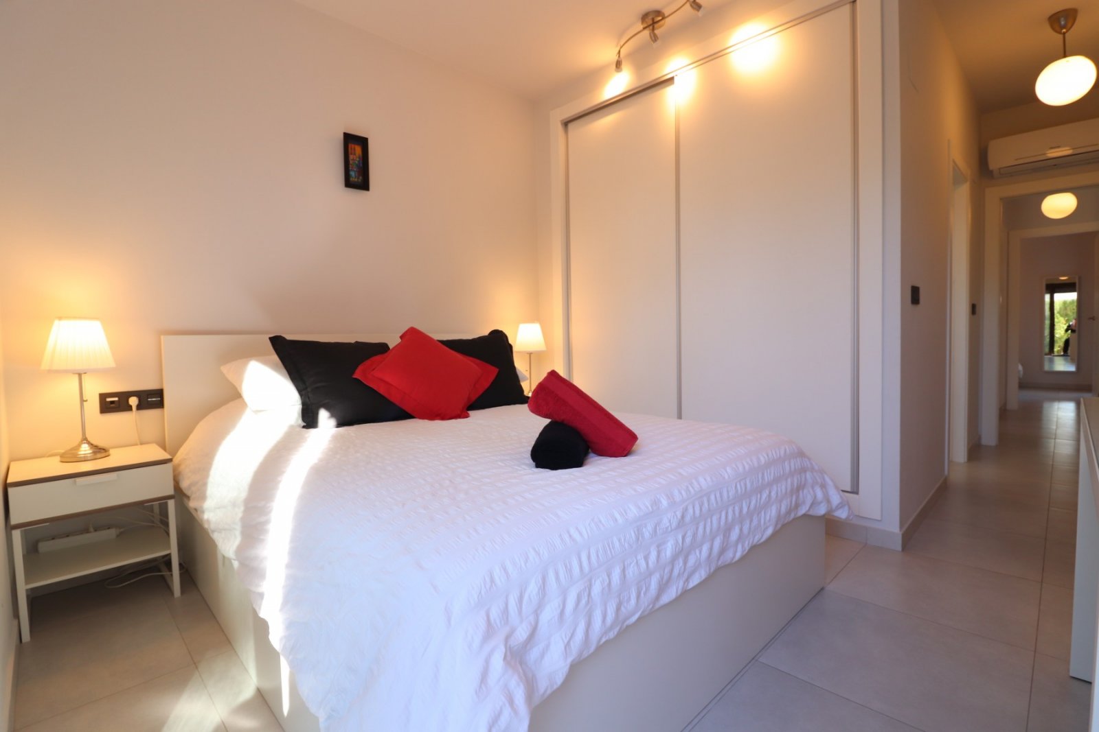 Modernes Apartment mit sonnigem Garten und Terrasse