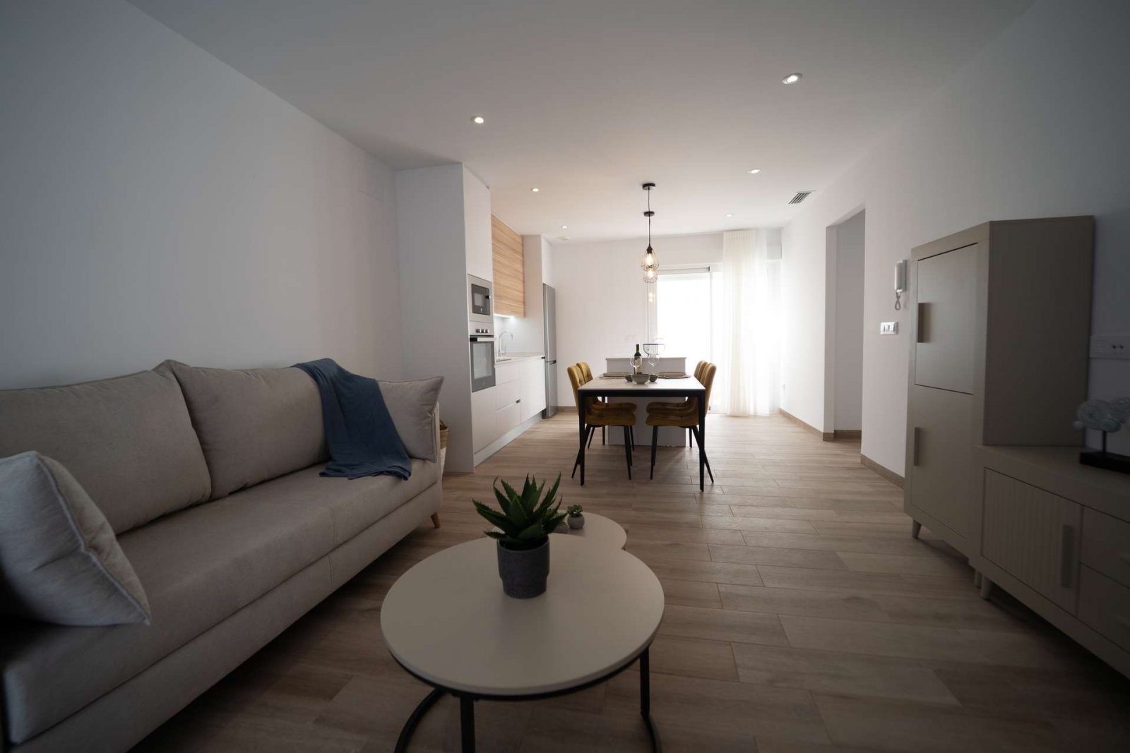 Ebenerdiges Haus mit Meerblick und guter Lage mit Pool