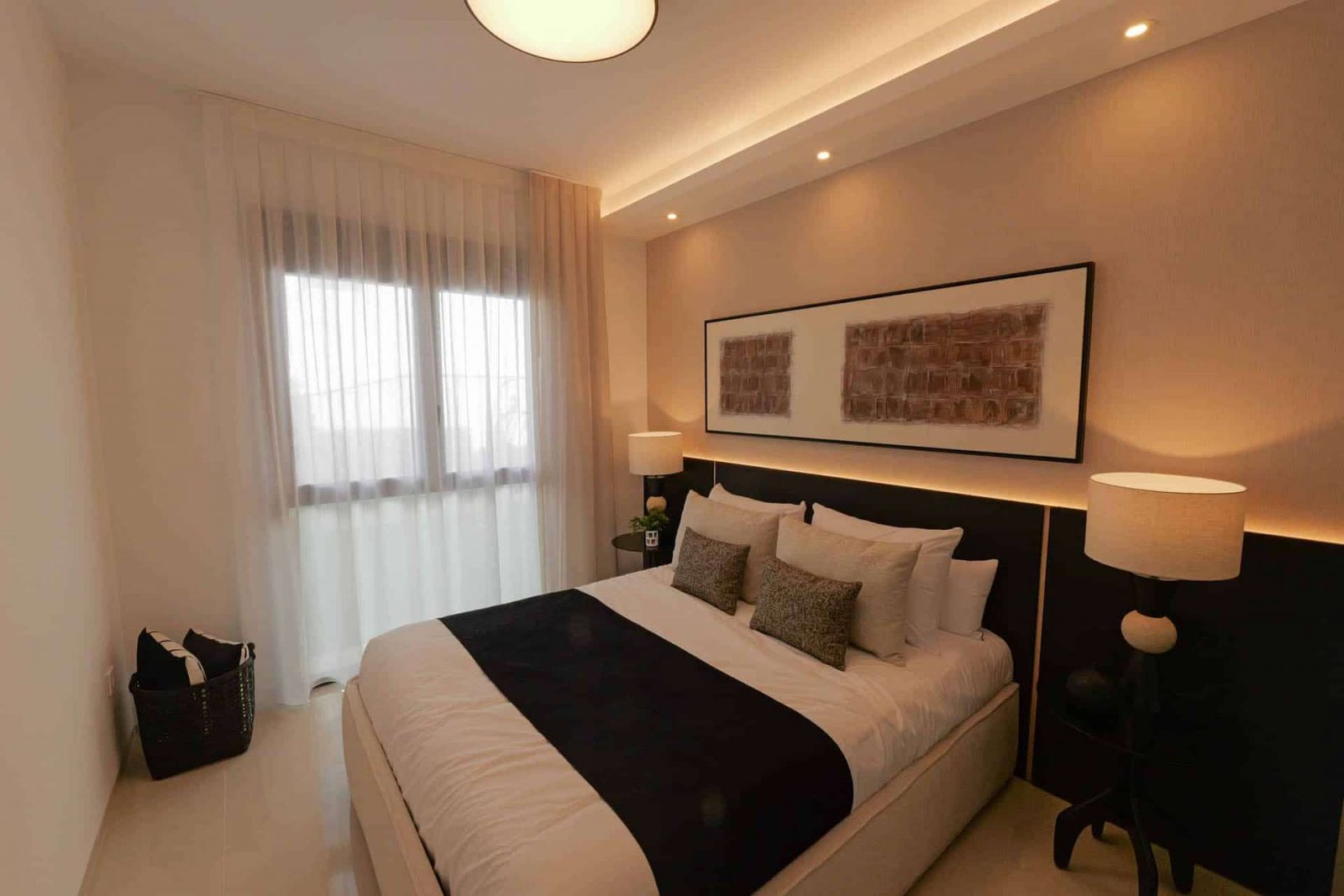 Exklusive, bezugsfertige und komplett möblierte Villa