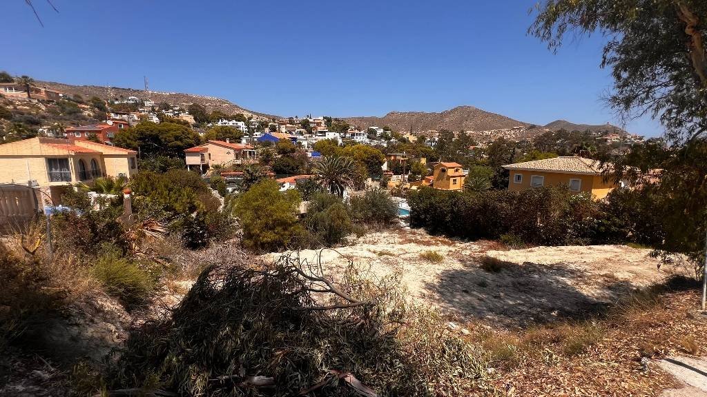 El Campello: Traumgrundstück am Meer – Meerblick & genehmigter Villenbau 