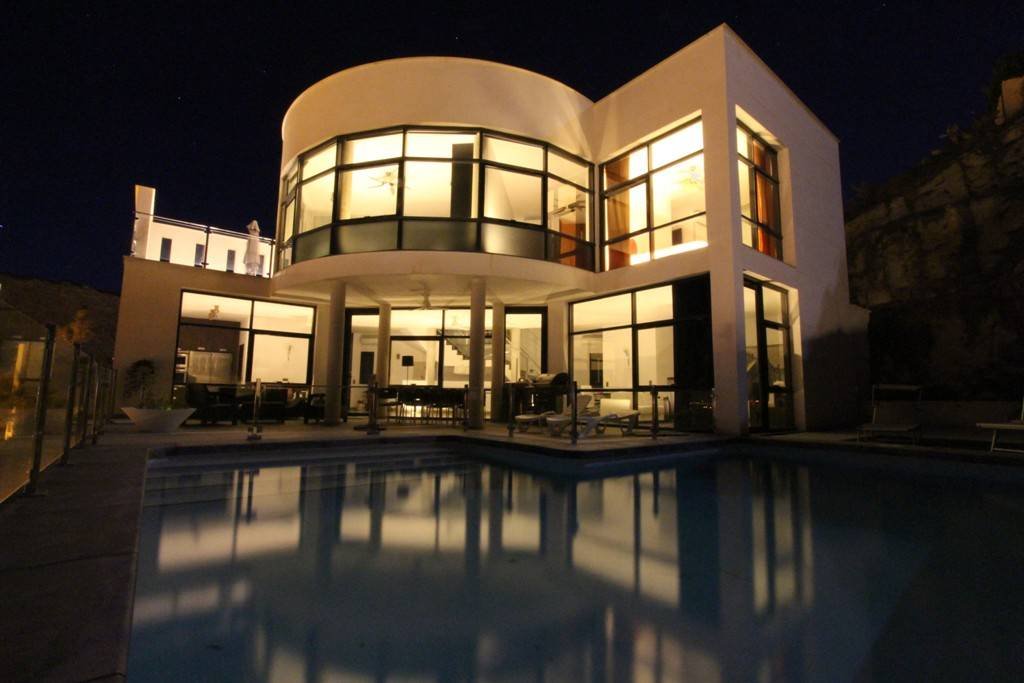 El Campello: Exklusive Luxusvilla mit Meerblick, Pool und modernem Design 