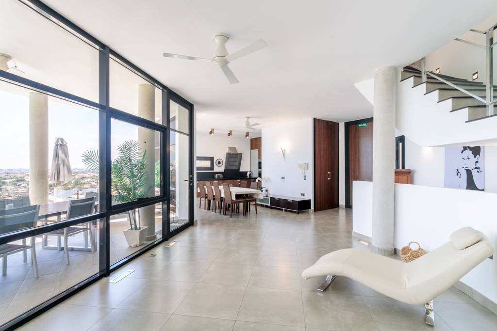 Exklusive Luxusvilla mit Meerblick, Pool und modernem Design