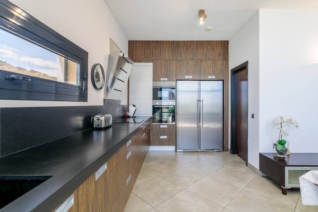 Exklusive Luxusvilla mit Meerblick, Pool und modernem Design