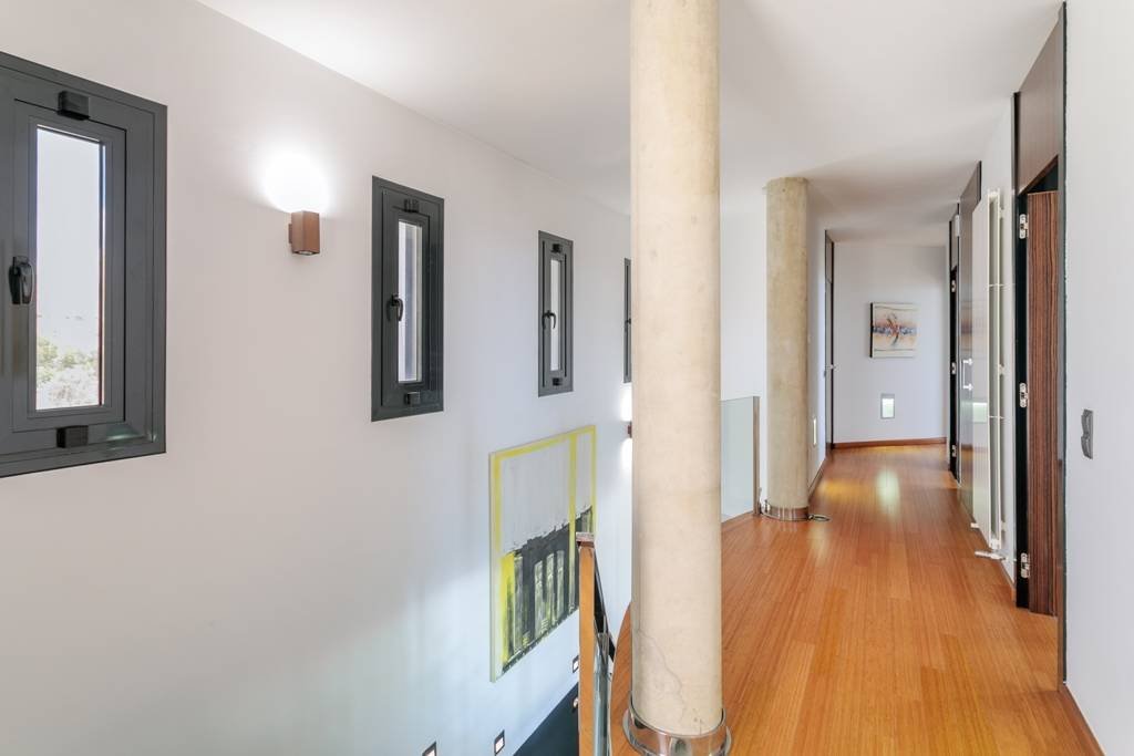 Exklusive Luxusvilla mit Meerblick, Pool und modernem Design