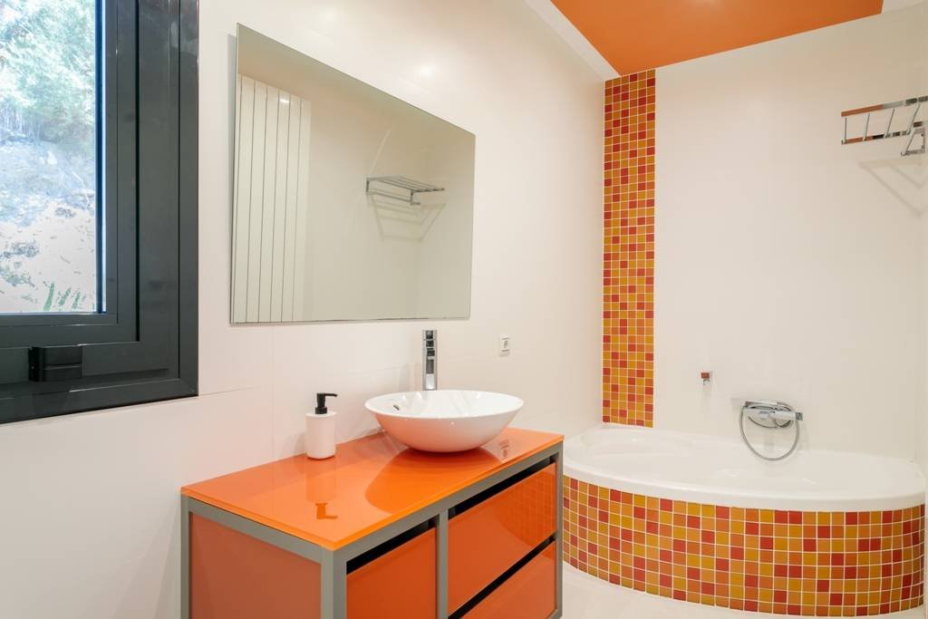 Exklusive Luxusvilla mit Meerblick, Pool und modernem Design