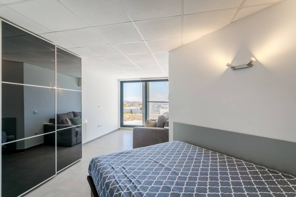 Exklusive Luxusvilla mit Meerblick, Pool und modernem Design