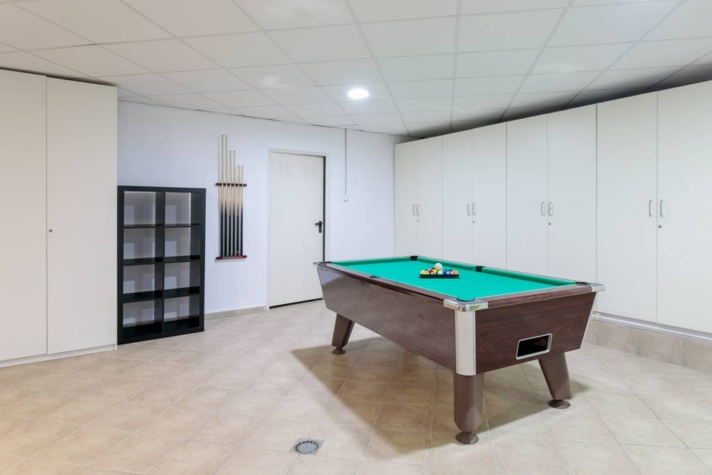 Exklusive Luxusvilla mit Meerblick, Pool und modernem Design