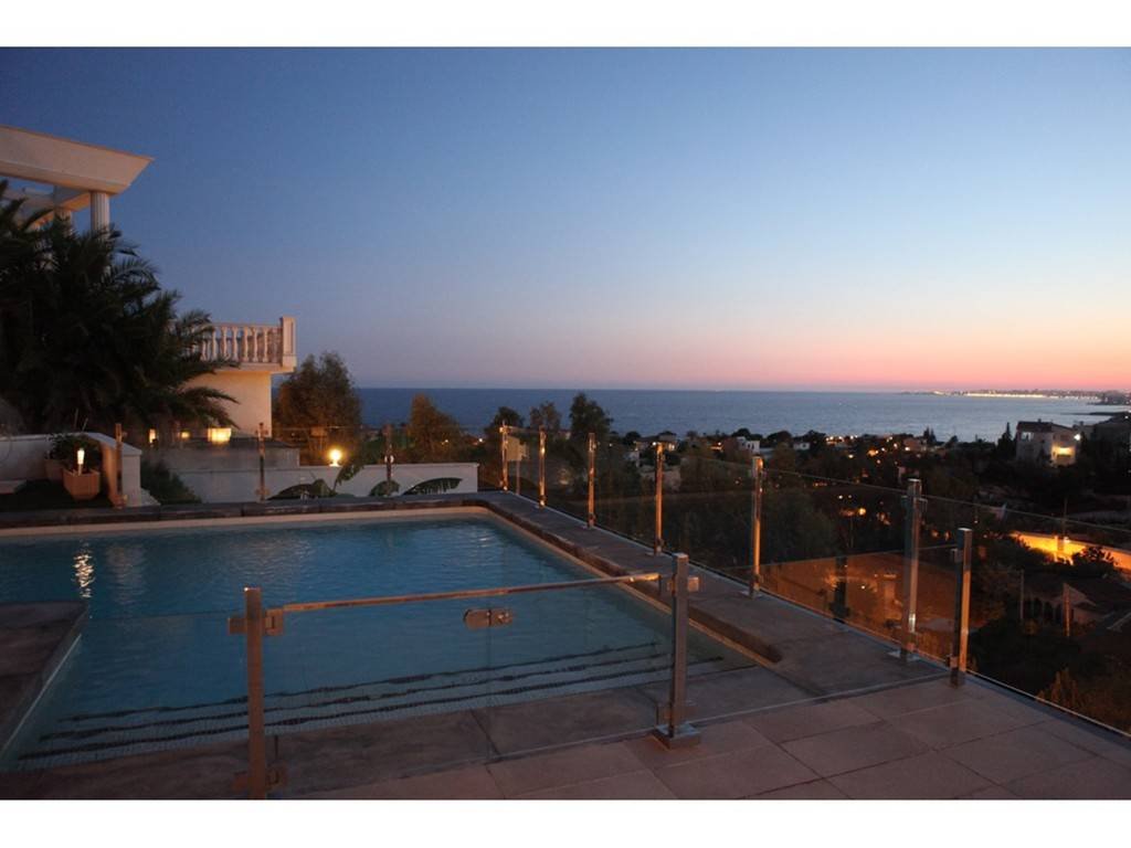 Exklusive Luxusvilla mit Meerblick, Pool und modernem Design