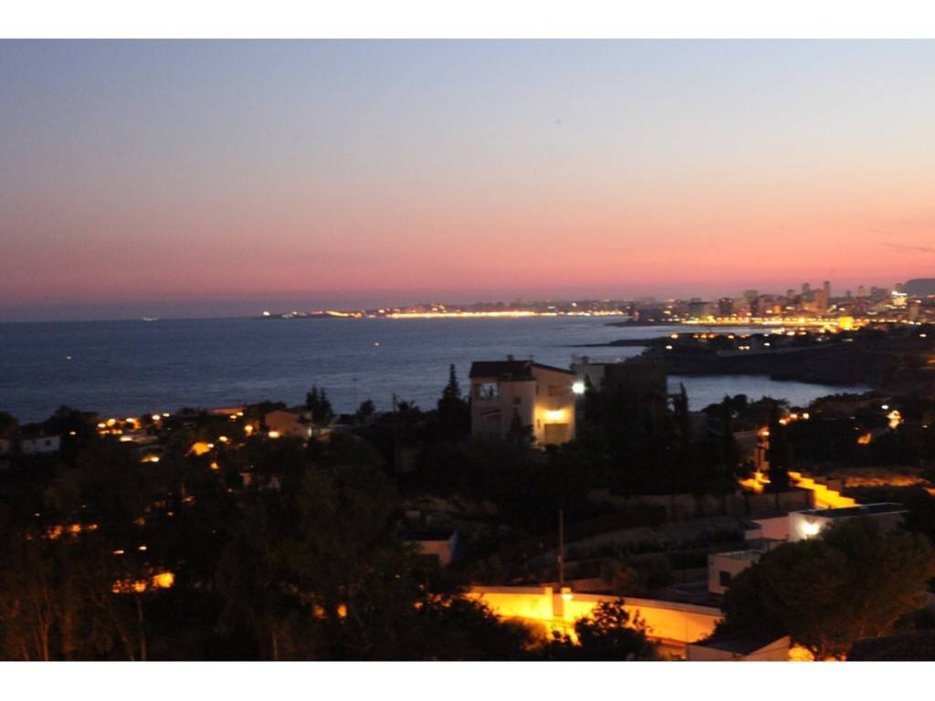 Exklusive Luxusvilla mit Meerblick, Pool und modernem Design