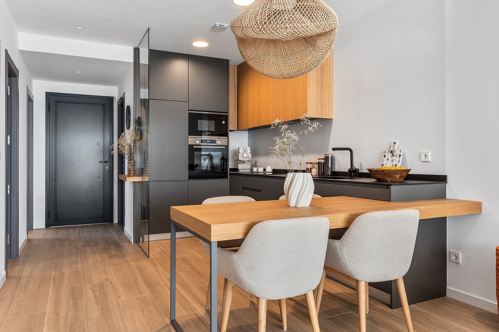 Moderne Apartments mit Garten, Pool & Meerblick