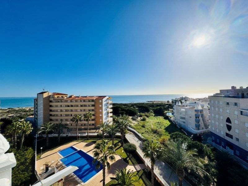 La Mata: Exklusives Penthouse mit Pool & großzügiger Terrasse 