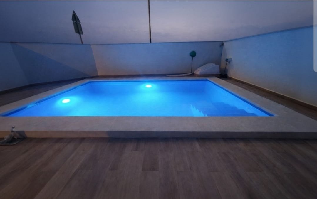 Großzügige Wohnung mit privatem Pool & Garten