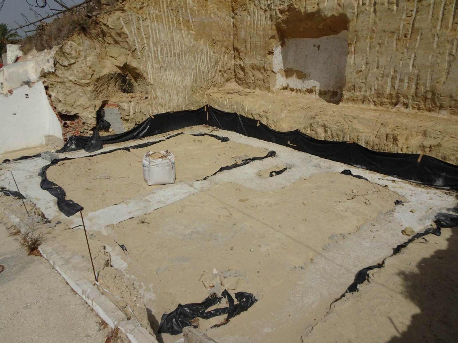 Attraktives Baugrundstück mit Fundament & vielseitigem Potenzial