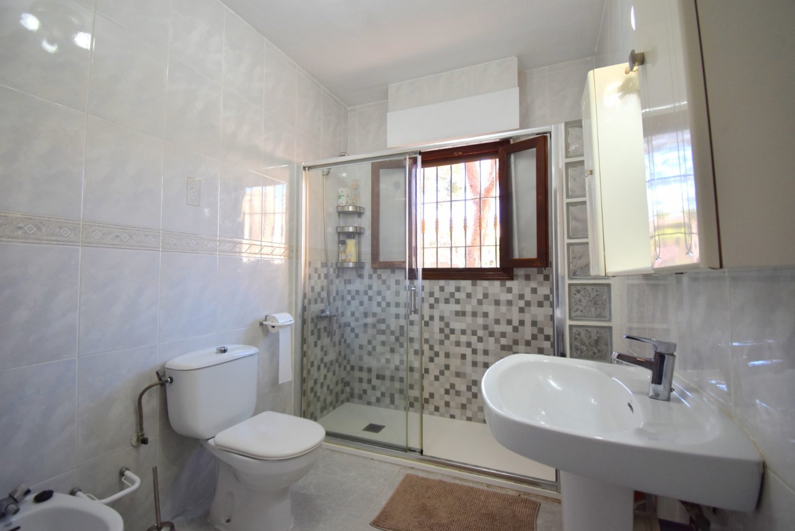 Charmante Villa mit großem Grundstück, Pool & mediterranem Flair