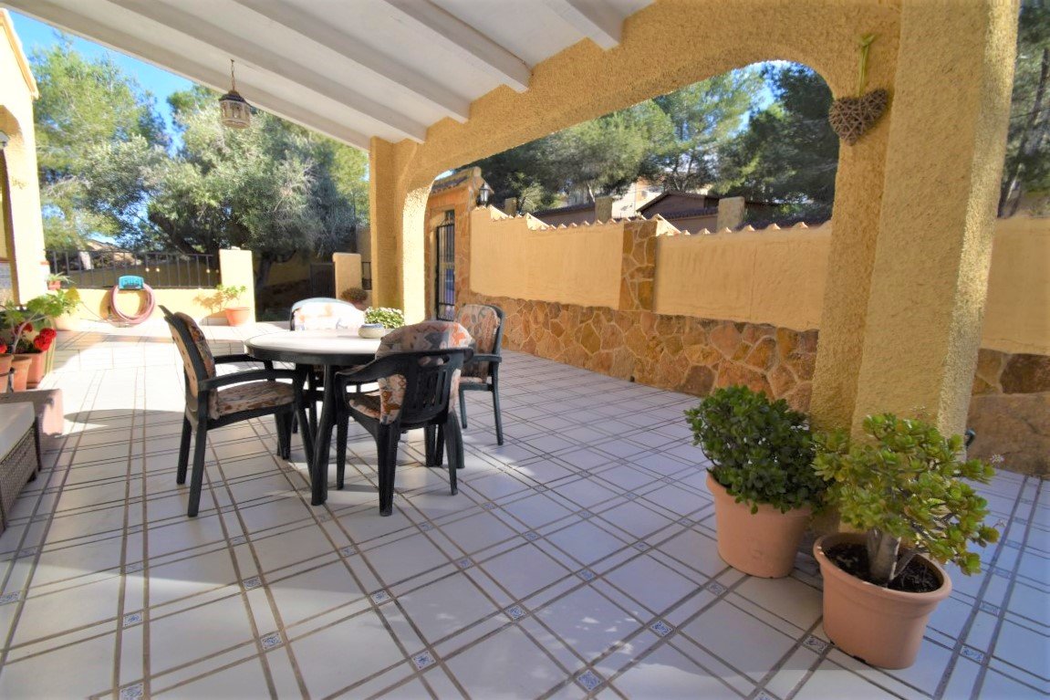 Charmante Villa mit großem Grundstück, Pool & mediterranem Flair
