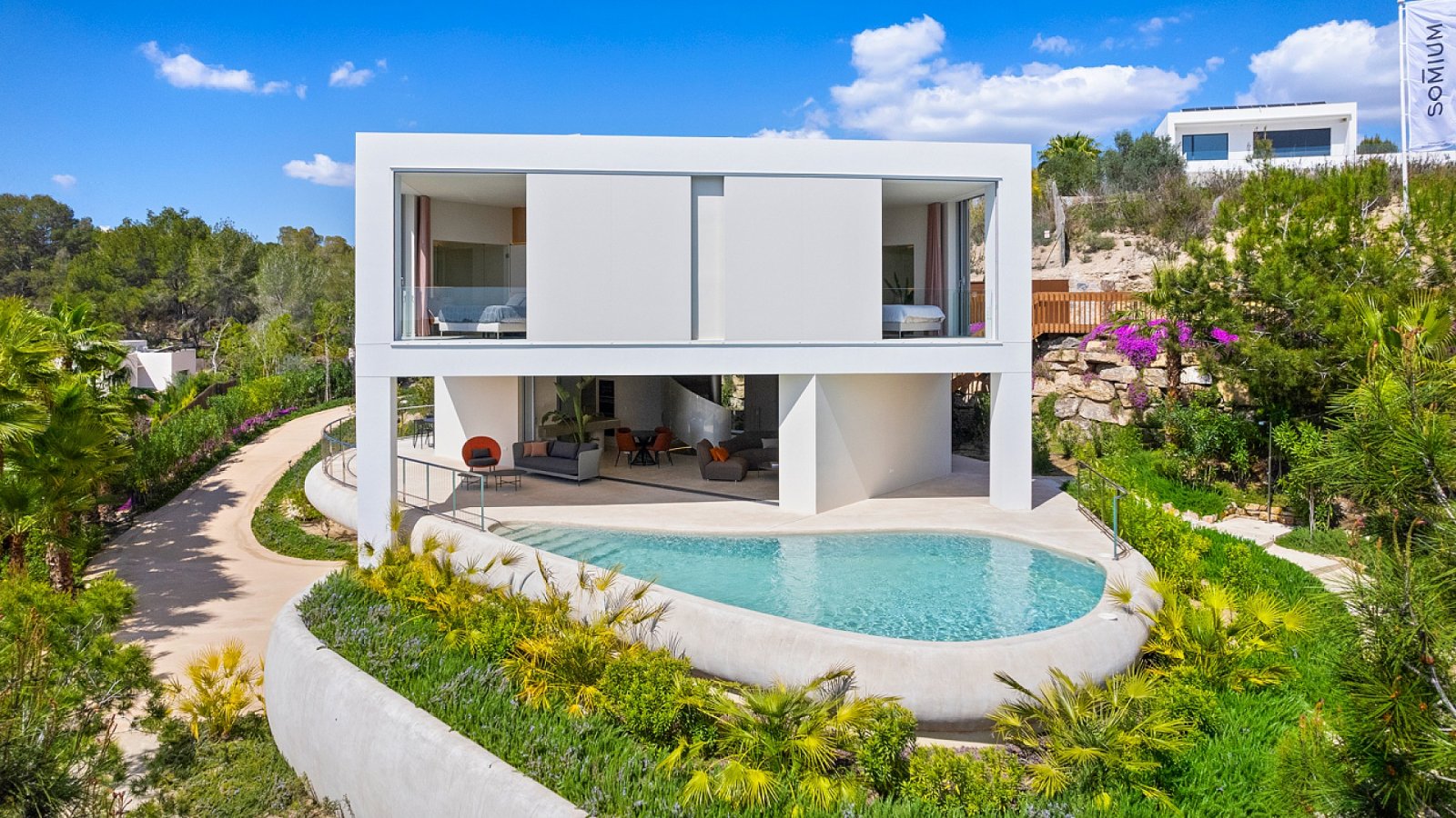 Designvilla mit Untergeschoss & eigenem Pool