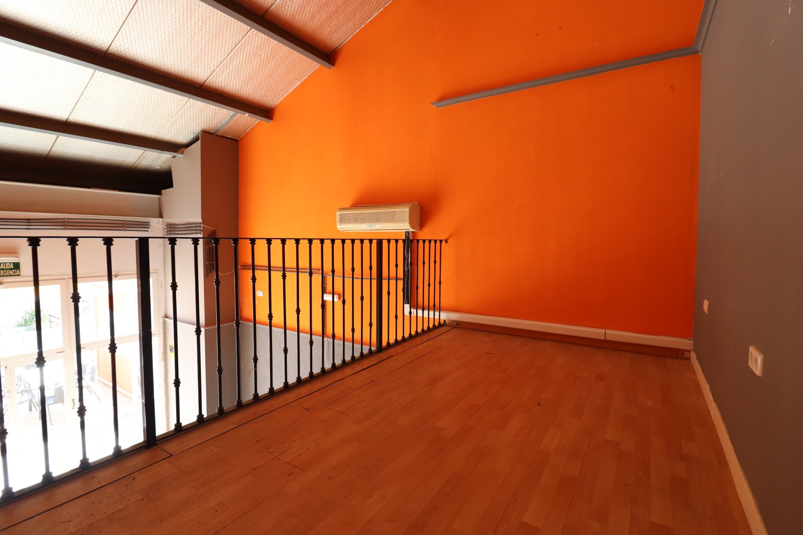 Attraktive Gewerbefläche für Büro, Café oder Geschäft