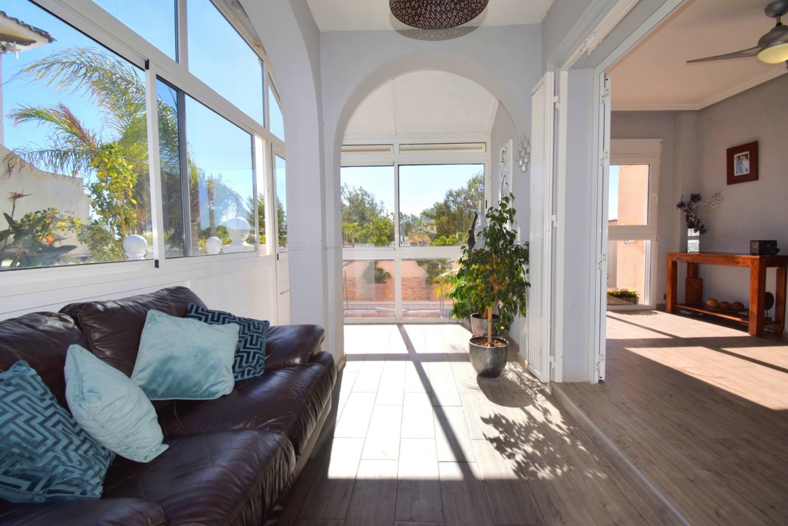 Mediterranes Traumhaus mit Pool & Solarium