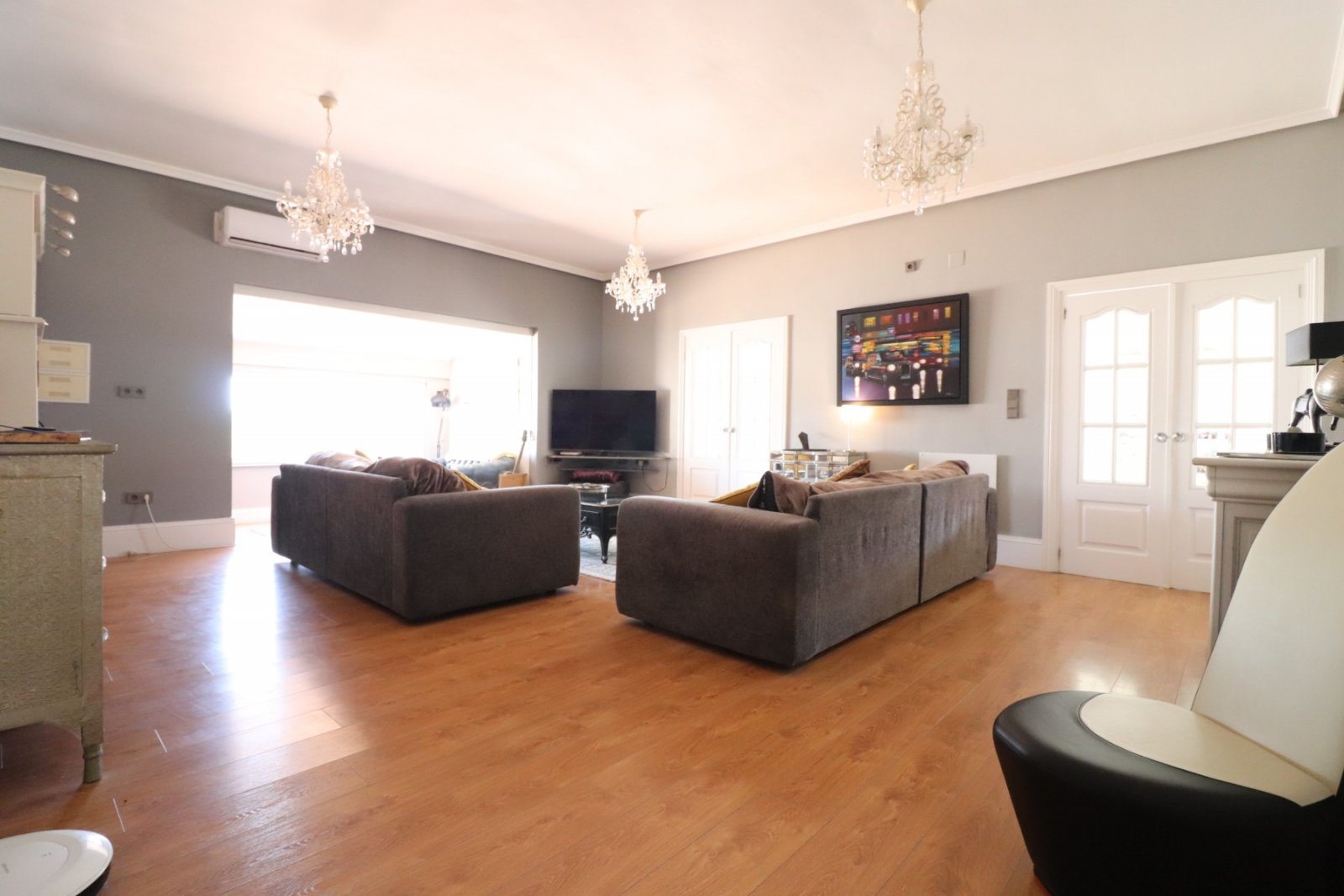 Charmante Landvilla mit Outdoor-Küche und Pool