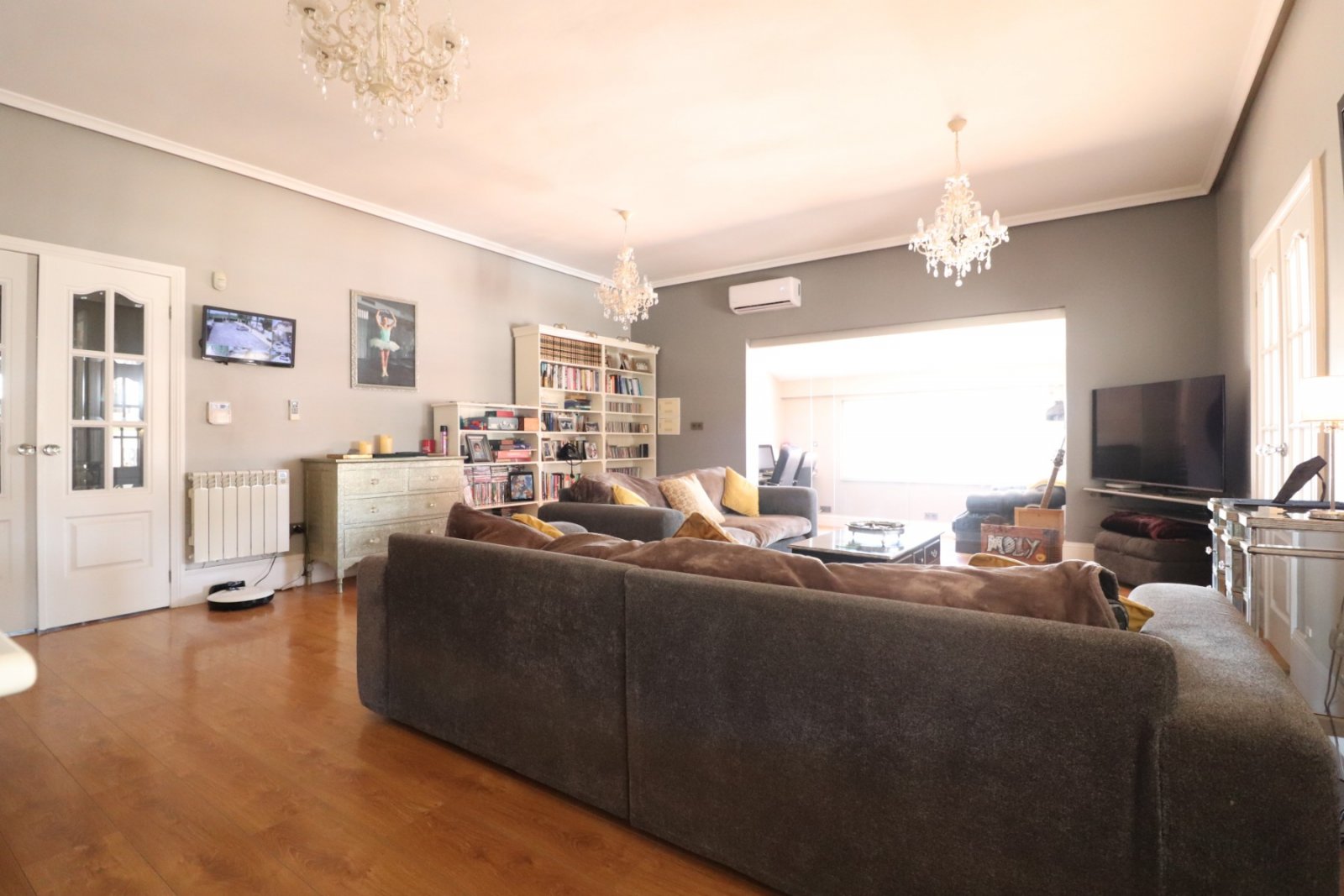 Charmante Landvilla mit Outdoor-Küche und Pool