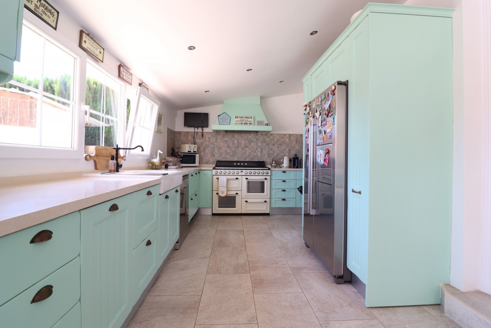 Charmante Landvilla mit Outdoor-Küche und Pool